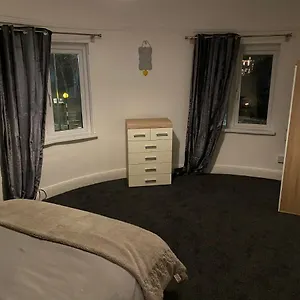 Spacious 2 Bed Apartment, Close To Village Shops , Cardiff United Kingdom